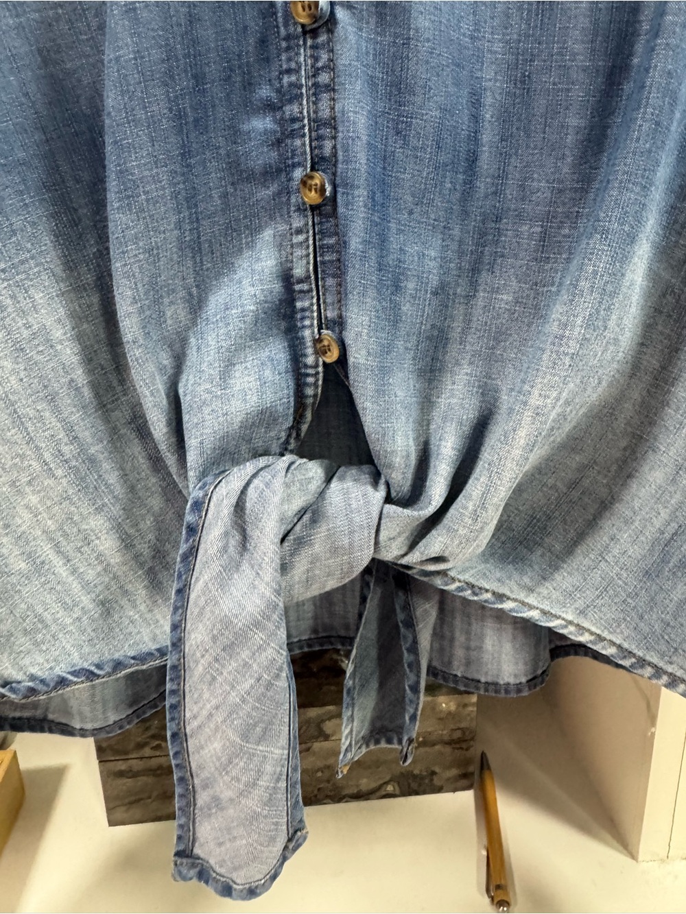 Bella Dahl Chambray Tie Front Top Size M | Soft Denim Blouse Casual Chic - Picture 4 of 8